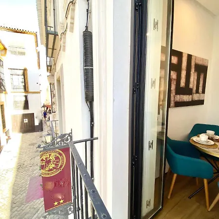 Magnificent Double Bedroom At Santa Cruz Seville