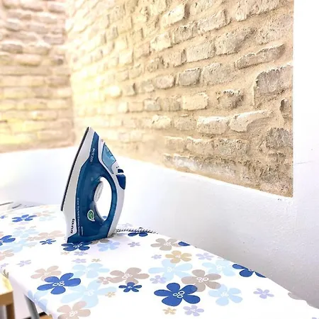 Magnificent Double Bedroom At Santa Cruz Seville